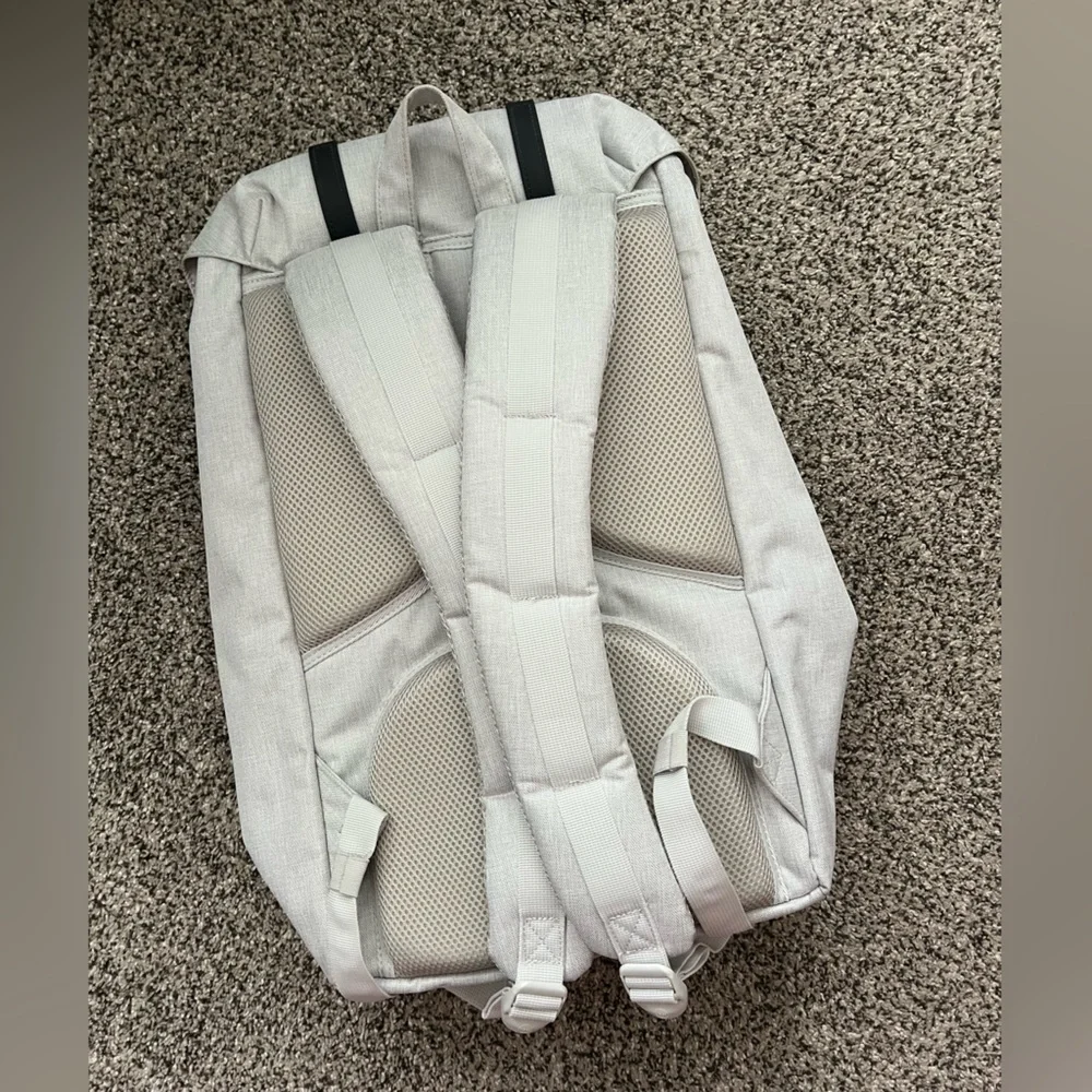 Herschel Backpack - Picture 2 of 11